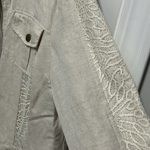 Chico's Lightweight Neutral linen Jacket with Lace/crochet look detail - Picture 3 of 6